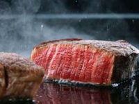 ジュワっと焼きたて ステーキ食べ放題!目指せ肉食王!何枚食べられる?