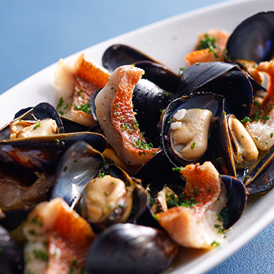 ムール貝と白身魚の白ワイン蒸し