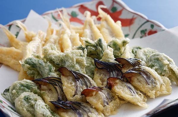 揚げ物盛り合わせ（いとより・茄子・こごめ・たらの芽）