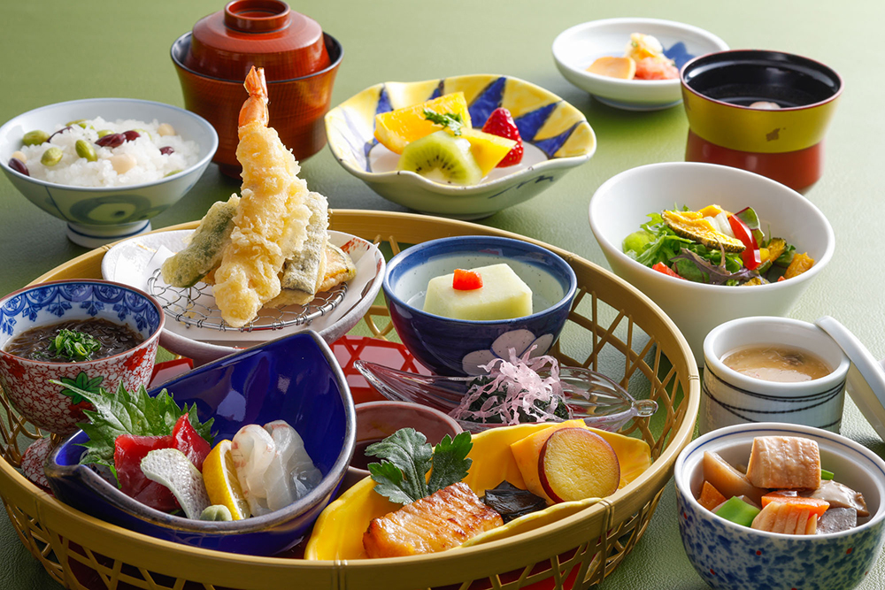 初夏の彩御膳　～紫陽花～