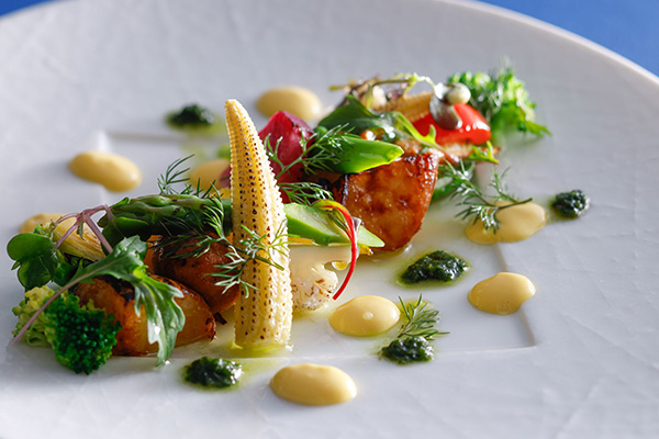 3月 今月の一皿「旬の焼き野菜サラダ 柚子とハーブのソースを添えて」