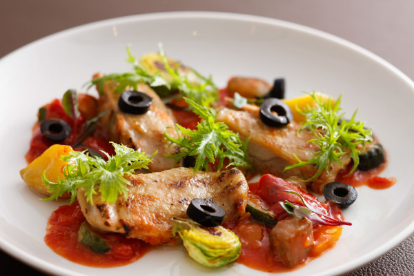 鶏肉のグリルステーキ チリンドロンソース