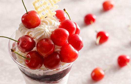 さくらんぼパフェ