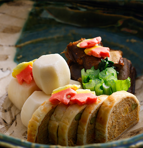 煮物盛り合わせ（里芋、南京椎茸信田巻、一口鮎煮、花麩、青味）