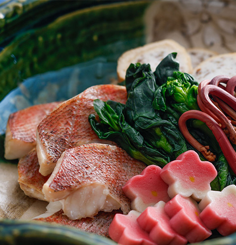 煮物盛り合わせ（赤魚煮つけ、ぜんまい信田、わらび、菜の花、花麩）