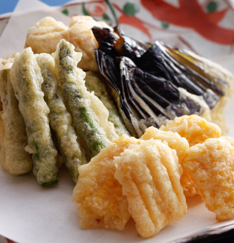 揚げ物盛り合わせ（鶏・とうもろこしスライス・茄子・グリーンアスパラ）