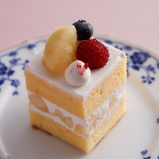 飛騨桃のショートケーキ