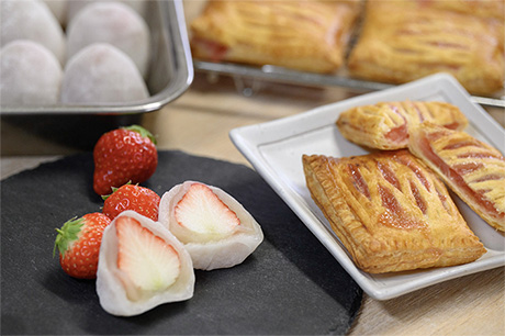 山田もち店　アップルパイ・いちご大福