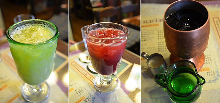 左：飛騨メロンジュース　中央：飛騨すももジュース　右：水出しアイス珈琲飲み物によって違うグラスが使われています。どれもレトロで可愛い♪