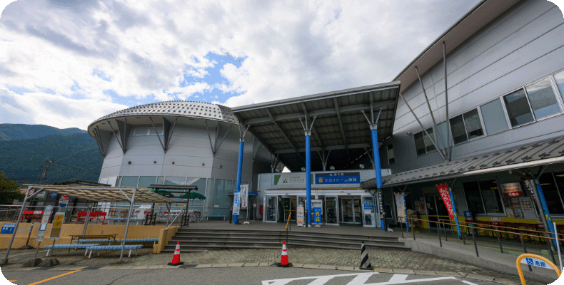 宇宙科学館「カミオカラボ」を備えた道の駅「宙（スカイドーム）・神岡」