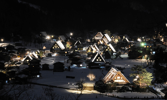 世界遺産白川郷雪のライトアップ