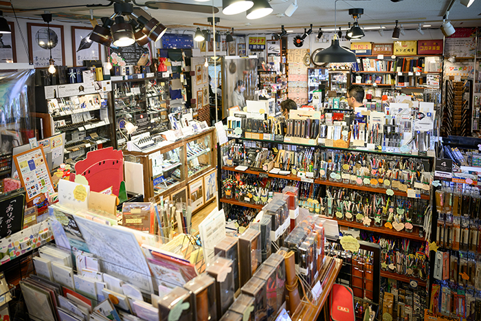 古い町並みからもほど近い、本町通商店街の3丁目。