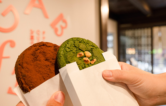 「ABCDEfGタケシとQUONのお菓子な関係～ 飛騨高山店」の大きなソフトクッキー