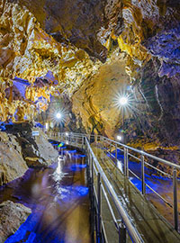 【飛騨大鍾乳洞】風鈴×ひんやりスイーツ×洞窟探検！夏を満喫するおすすめスポット