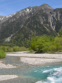 上高地のエメラルド色の水の秘密
