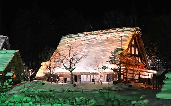 飛騨の里 雪の合掌造りライトアップ