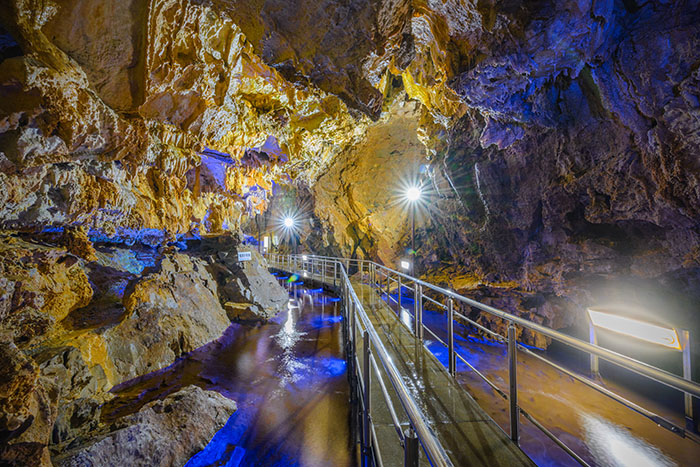 鍾乳洞関連グッズ 飛騨大鍾乳洞】風鈴×ひんやりスイーツ×洞窟探検！夏を満喫するおすすめ